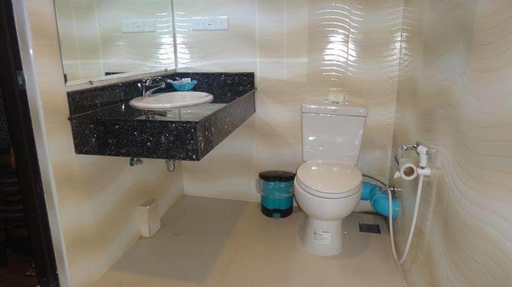 Chit Sayar Hotel Γιανγκόν Εξωτερικό φωτογραφία